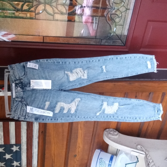Tinseltown Denim - NWTs Tinseltown destructed mom jeans size 5